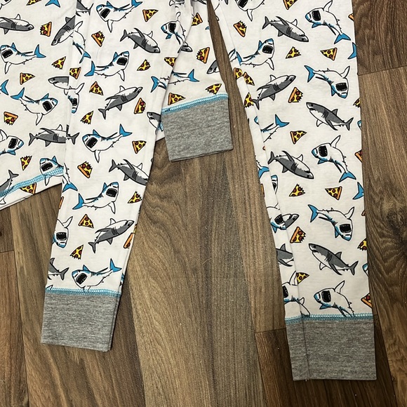 NWOT: Only Boys Tag! Shark Design: Soft Comfort Pajamas, Never Worn, Sz 6 - Picture 4 of 8